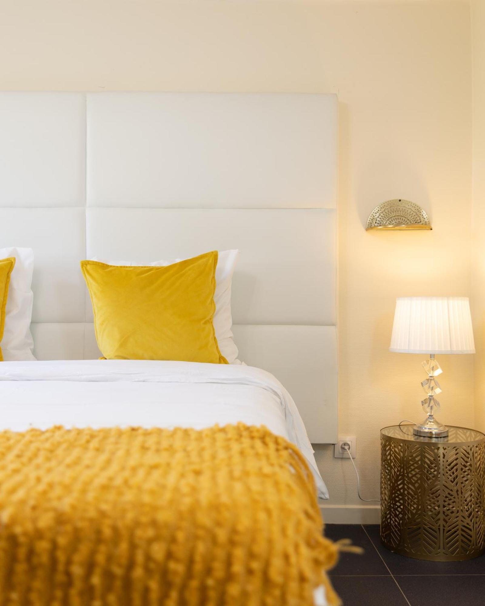 Sunny By Leslodgespa Apartment